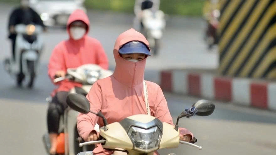 Intense heat hits peak in Northern Vietnam before heavy rain arrives